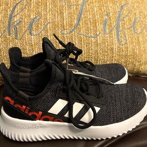 #126 Adidas  big Kids 6, W 7.5  Black, White, and Red Sneakers NWT Kaptir 2.0 K